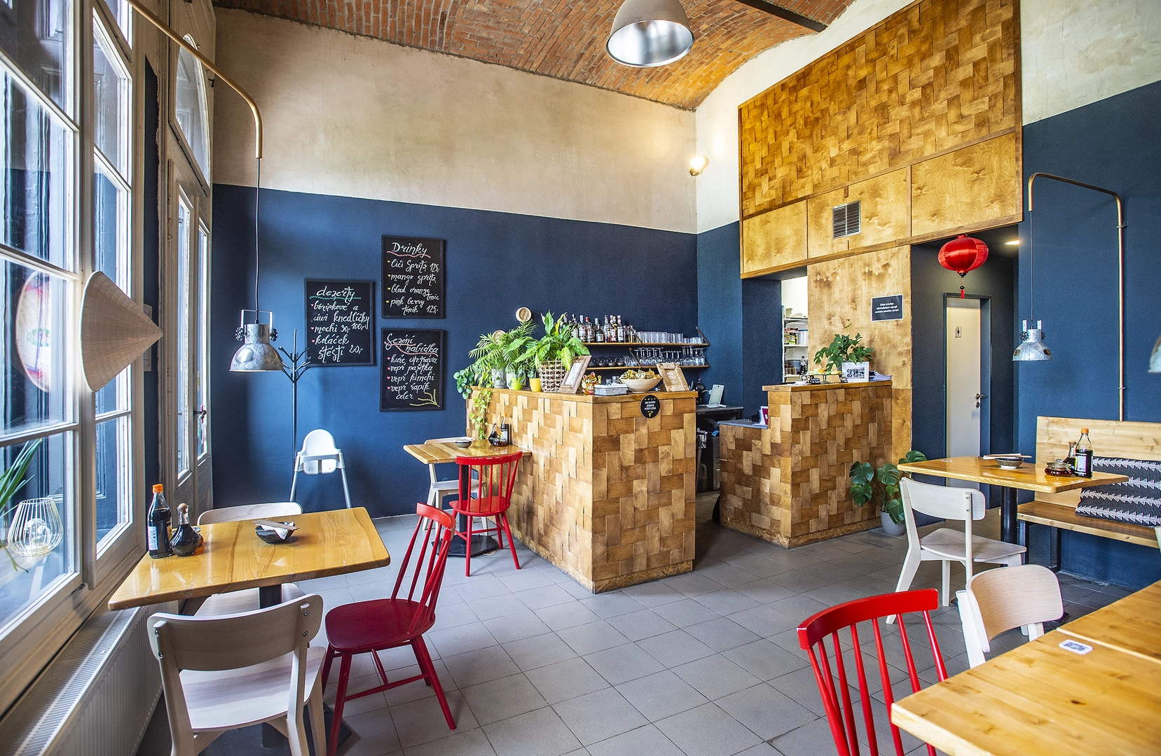 Interiér restaurace Dim Sum Spot Liberec